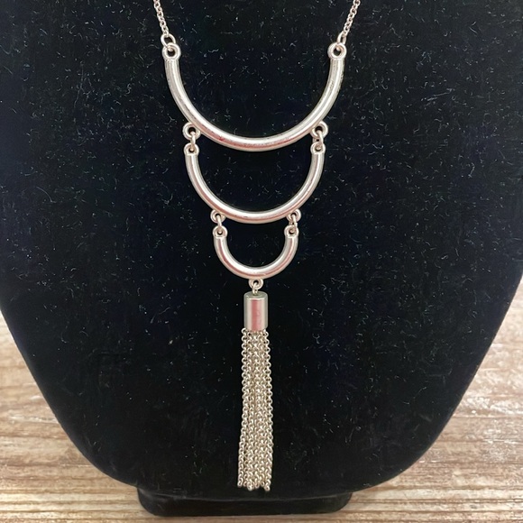 Vintage Silver Tone Tassel Pendant Long Statement Necklace - Picture 2 of 3